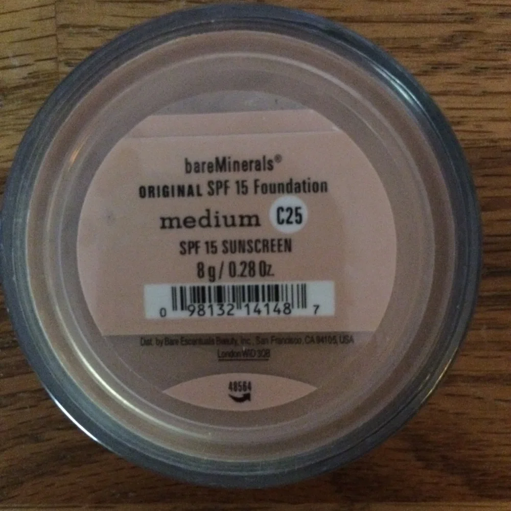 NWT BareMinerals Medium Foundation SPF 15 & Bag